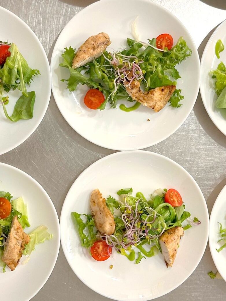 Menu weselne: jak je ułożyć i o której podawać dania gorące