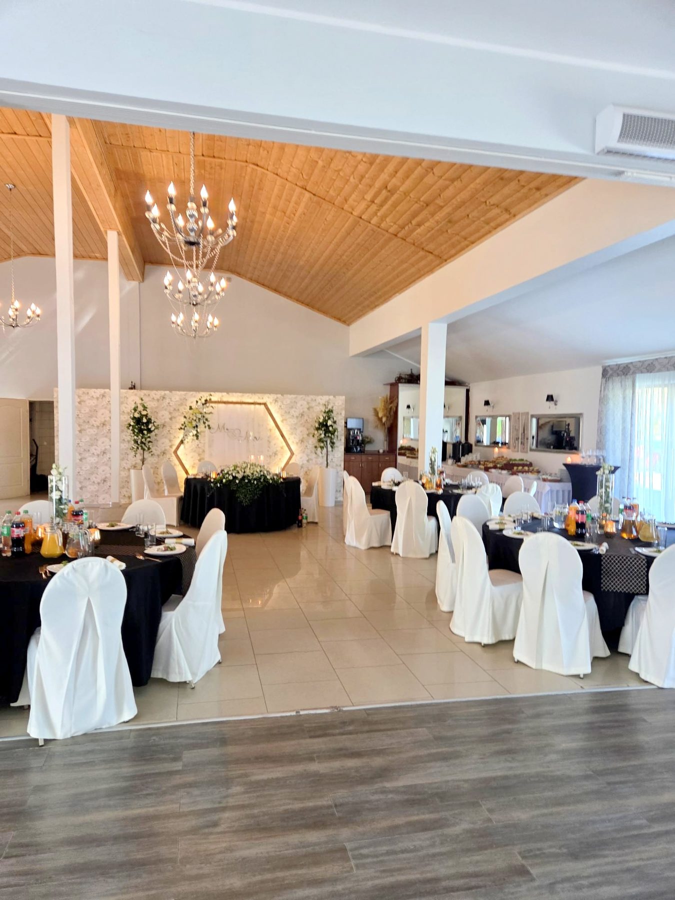 Sala Weselna OPAL Grzybowo, sala stoly