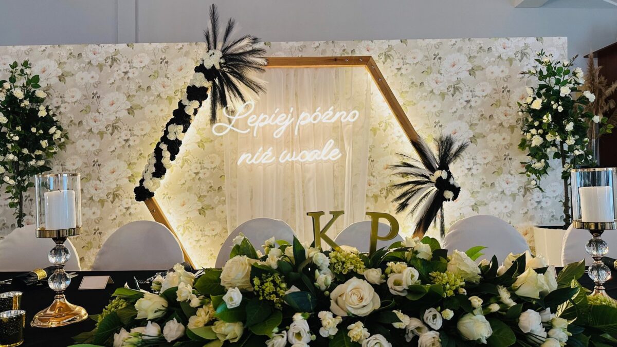 Sala Weselna OPAL Grzybowo, ścianka z inicjałami